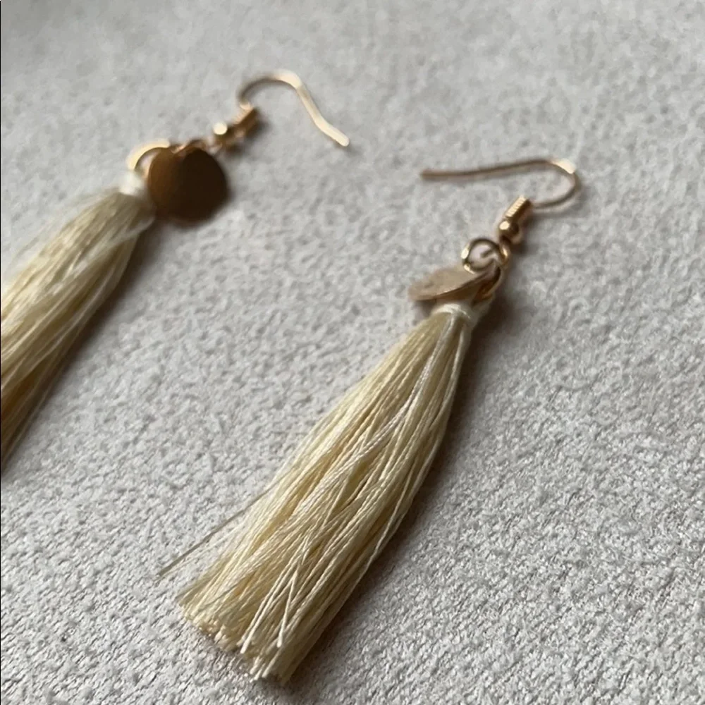 Lulus accent any gold